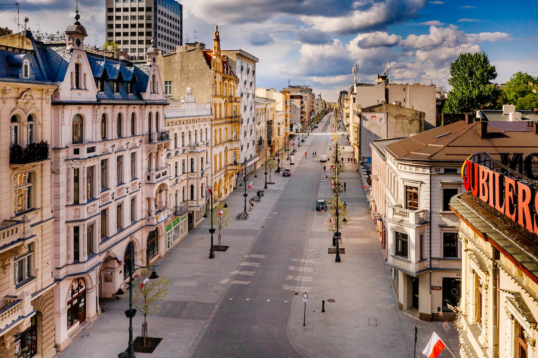 Spacer po ulicy Piotrkowskiej – wszystko, co musisz wiedzieć o Łodzi