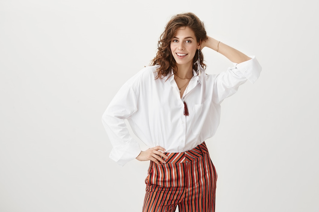 Jak stylizować modne bluzki – praktyczne porady dla każdej kobiety