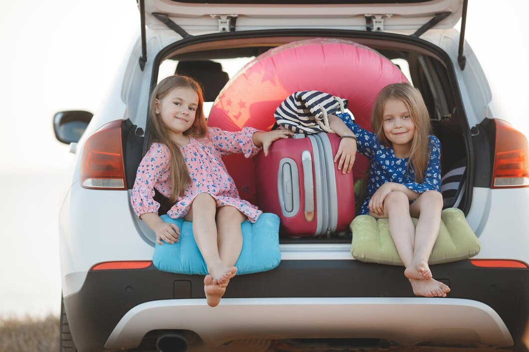 Jak bezpieczne i komfortowe podróżowanie z dziećmi może ułatwić odpowiednie akcesorium?