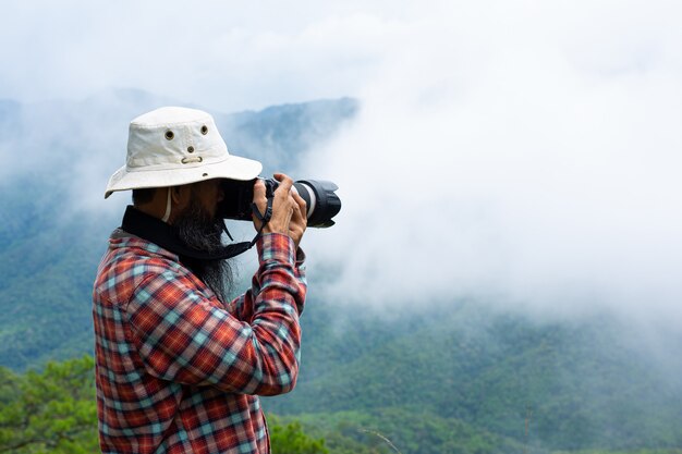 „Odkrywanie Świata przez Obiektyw: Jak Fotografia Staje się Pasją w Podróży”