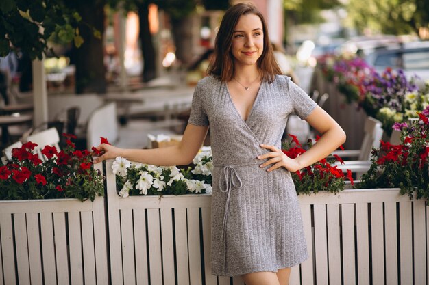 Jak wybrać idealną sukienkę, która podkreśli Twój unikalny styl?