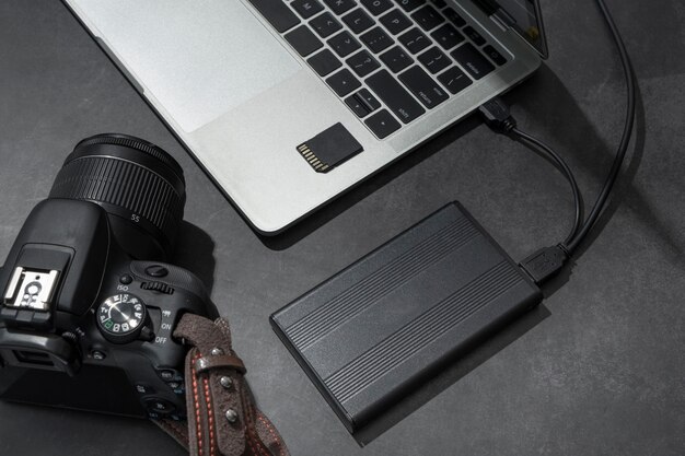 Jak zwiększyć wydajność laptopa dzięki odpowiedniej baterii i akcesoriom?